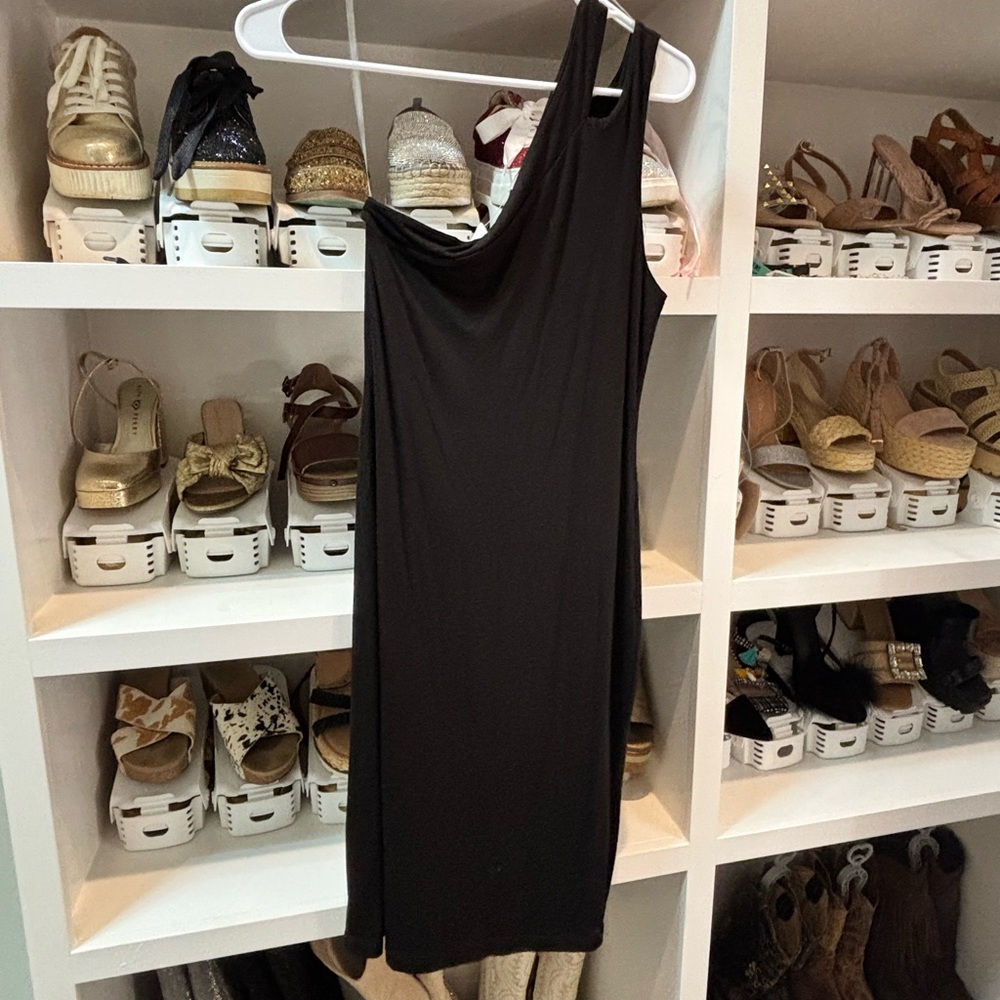 Elegant Black One-Shoulder Dress